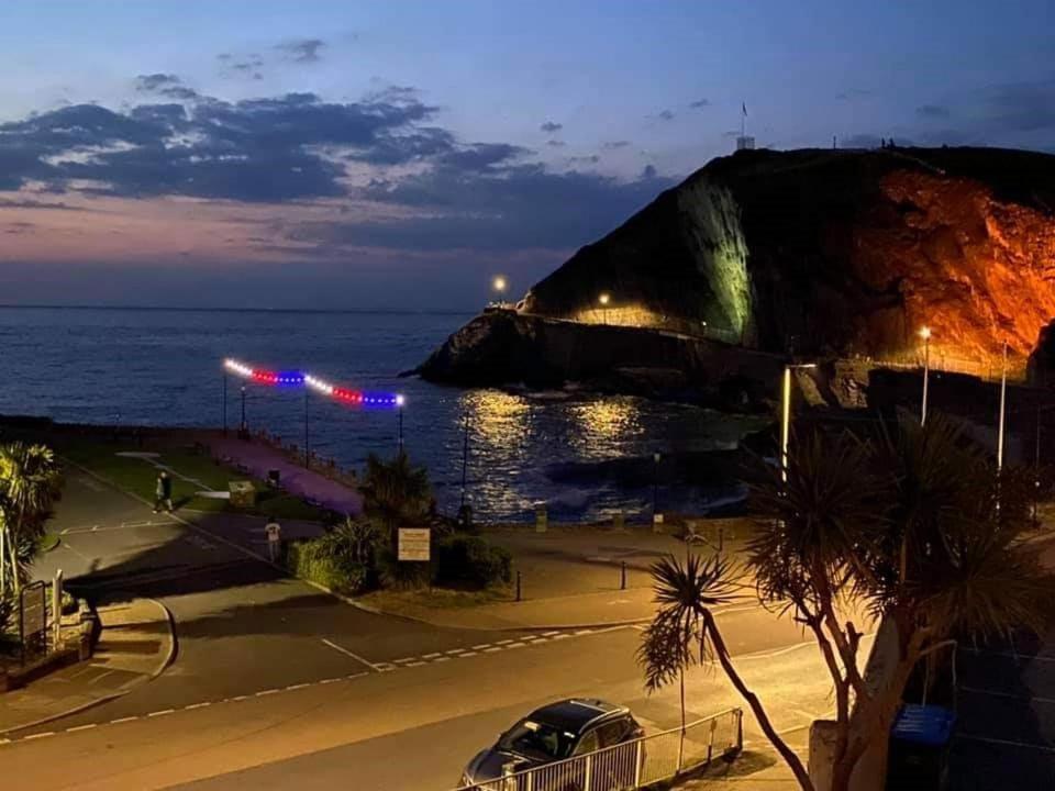 3 The View Apartments Ilfracombe - Hot Tub, Parking, Lift, Ev Bagian luar foto