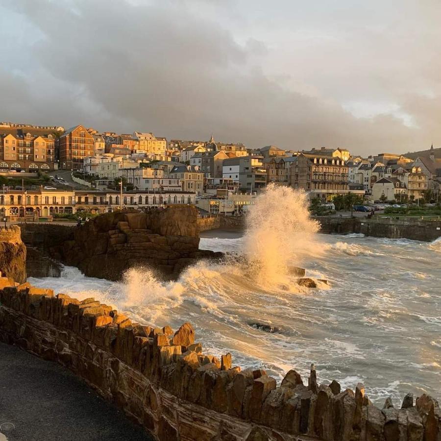 3 The View Apartments Ilfracombe - Hot Tub, Parking, Lift, Ev Bagian luar foto