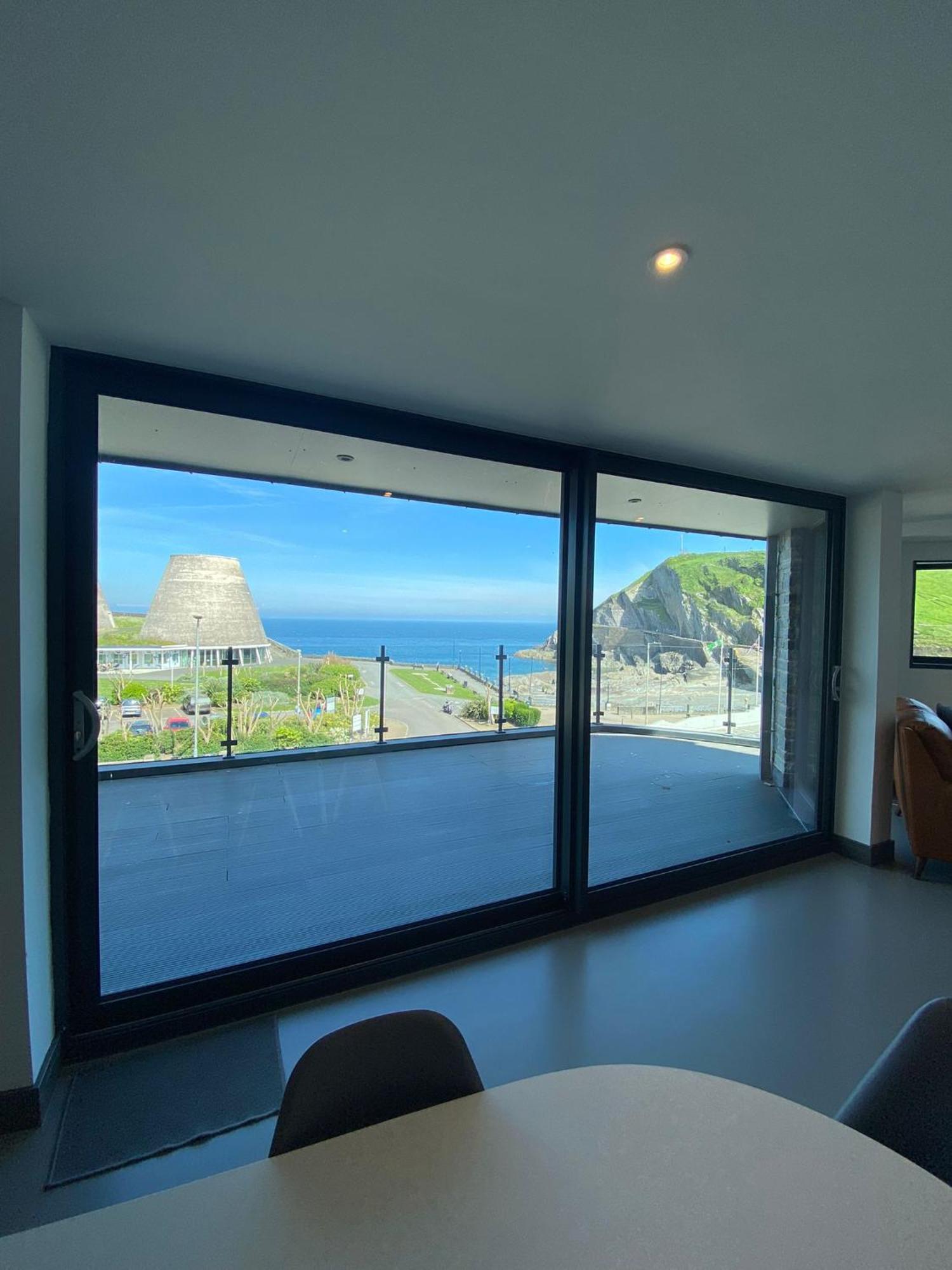 3 The View Apartments Ilfracombe - Hot Tub, Parking, Lift, Ev Bagian luar foto