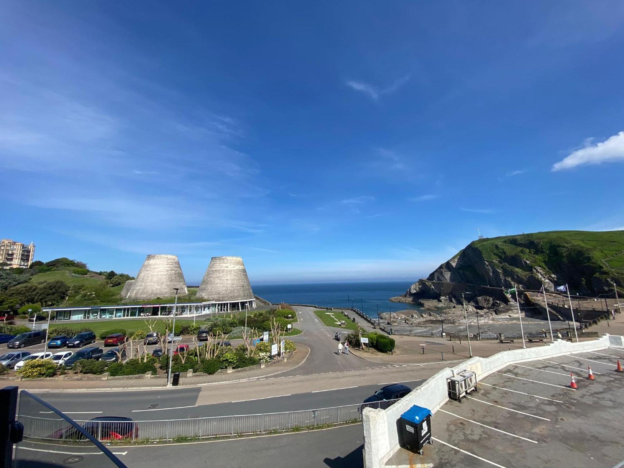 3 The View Apartments Ilfracombe - Hot Tub, Parking, Lift, Ev Bagian luar foto