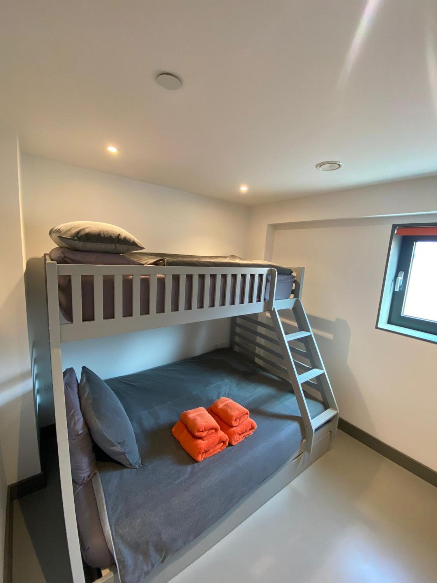 3 The View Apartments Ilfracombe - Hot Tub, Parking, Lift, Ev Bagian luar foto