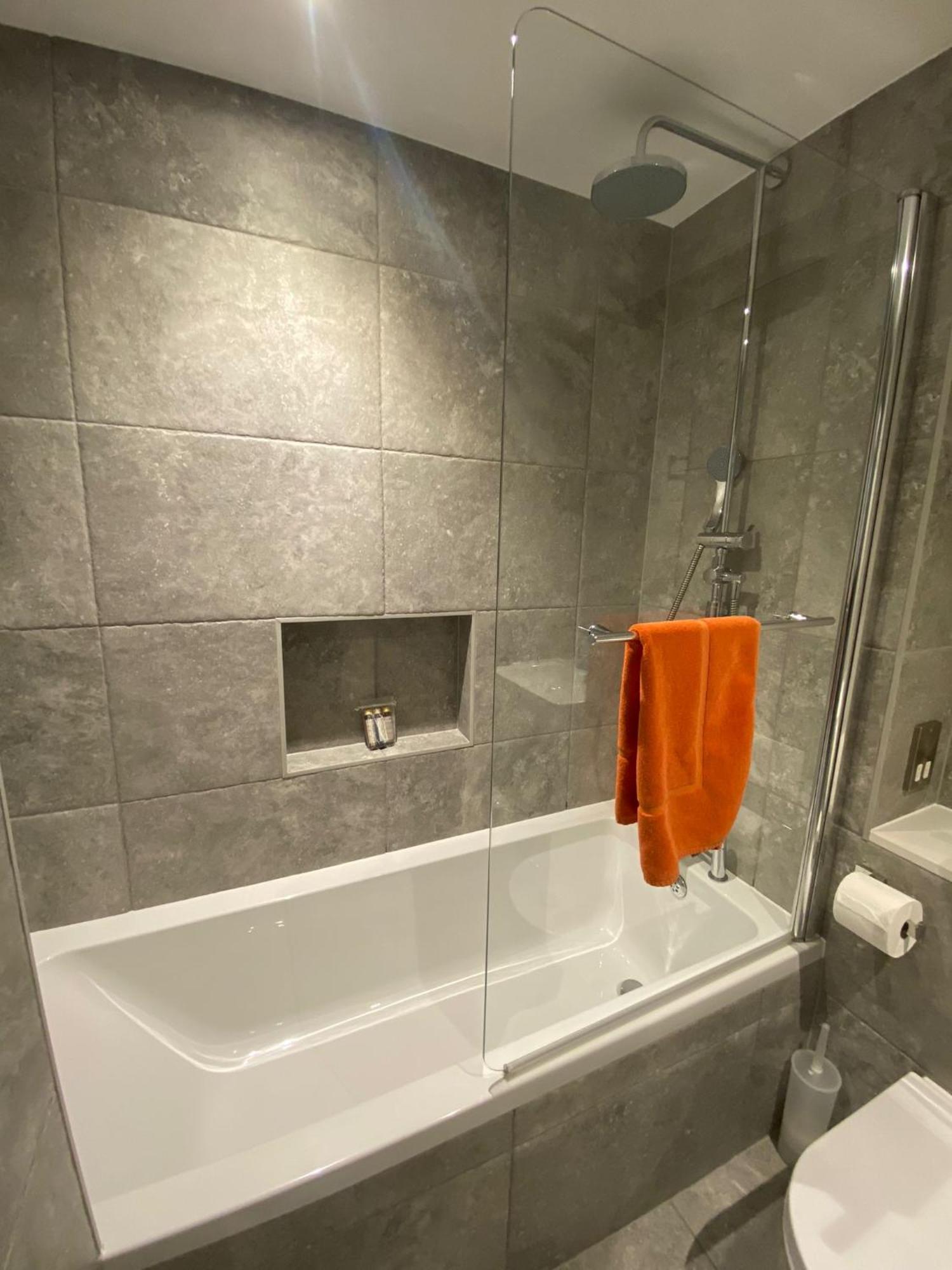 3 The View Apartments Ilfracombe - Hot Tub, Parking, Lift, Ev Bagian luar foto